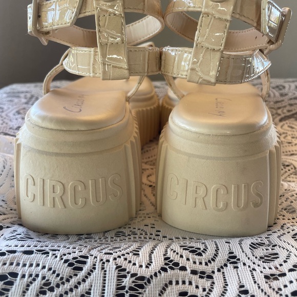 SALE Circus by Sam Edelman Women's Elana Platform
Sandal - Picture 5 of 6